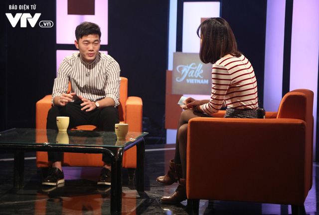 Lương Xuân Trường U23 đẹp như trai Hàn trên show tiếng Anh của VTV